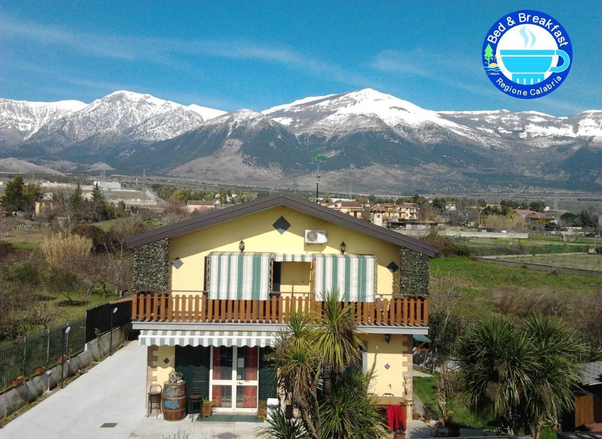 Il Laghetto Bed & Breakfast Кастровилари Екстериор снимка