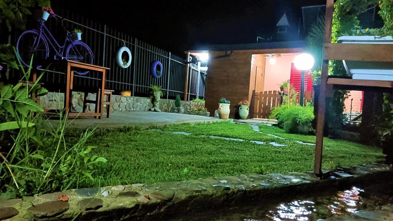 Il Laghetto Bed & Breakfast Кастровилари Екстериор снимка