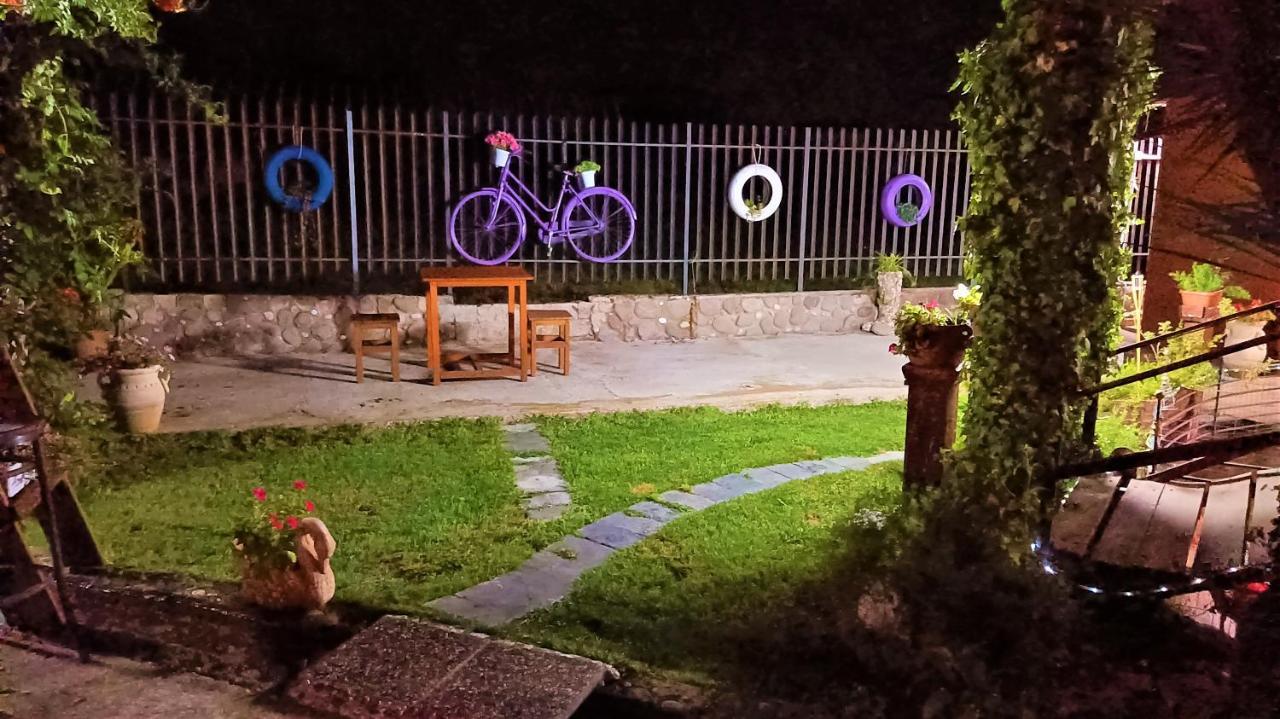 Il Laghetto Bed & Breakfast Кастровилари Екстериор снимка