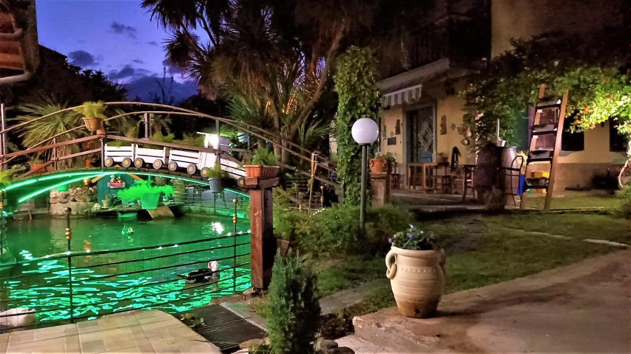 Il Laghetto Bed & Breakfast Кастровилари Екстериор снимка