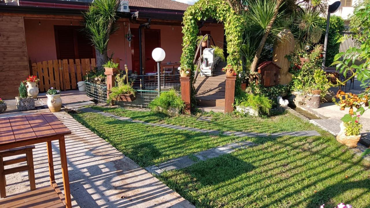 Il Laghetto Bed & Breakfast Кастровилари Екстериор снимка