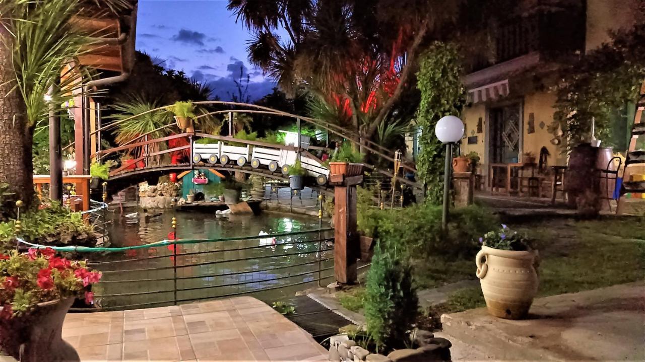 Il Laghetto Bed & Breakfast Кастровилари Екстериор снимка