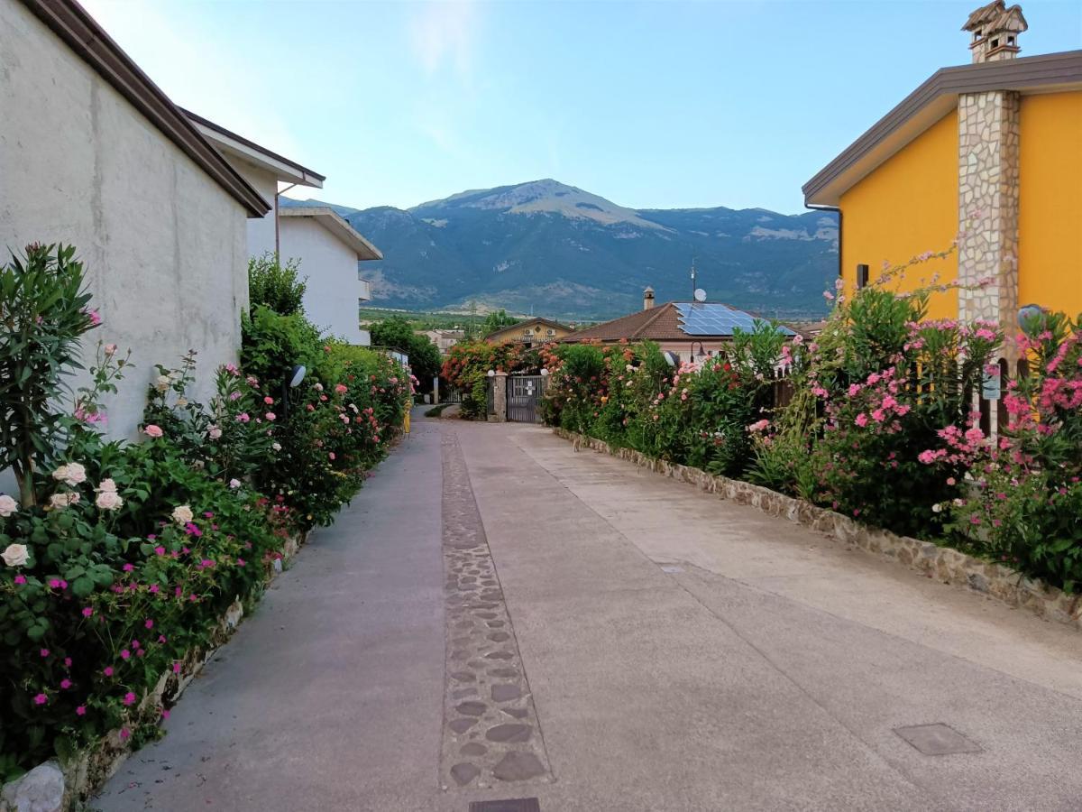 Il Laghetto Bed & Breakfast Кастровилари Екстериор снимка