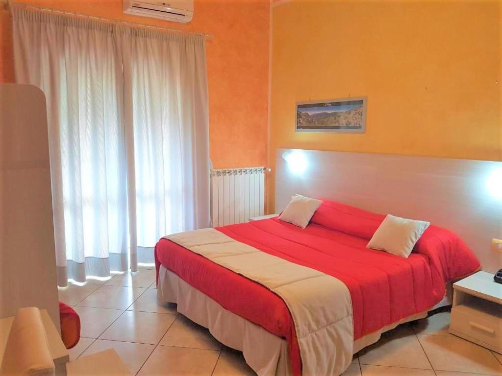Il Laghetto Bed & Breakfast Кастровилари Екстериор снимка
