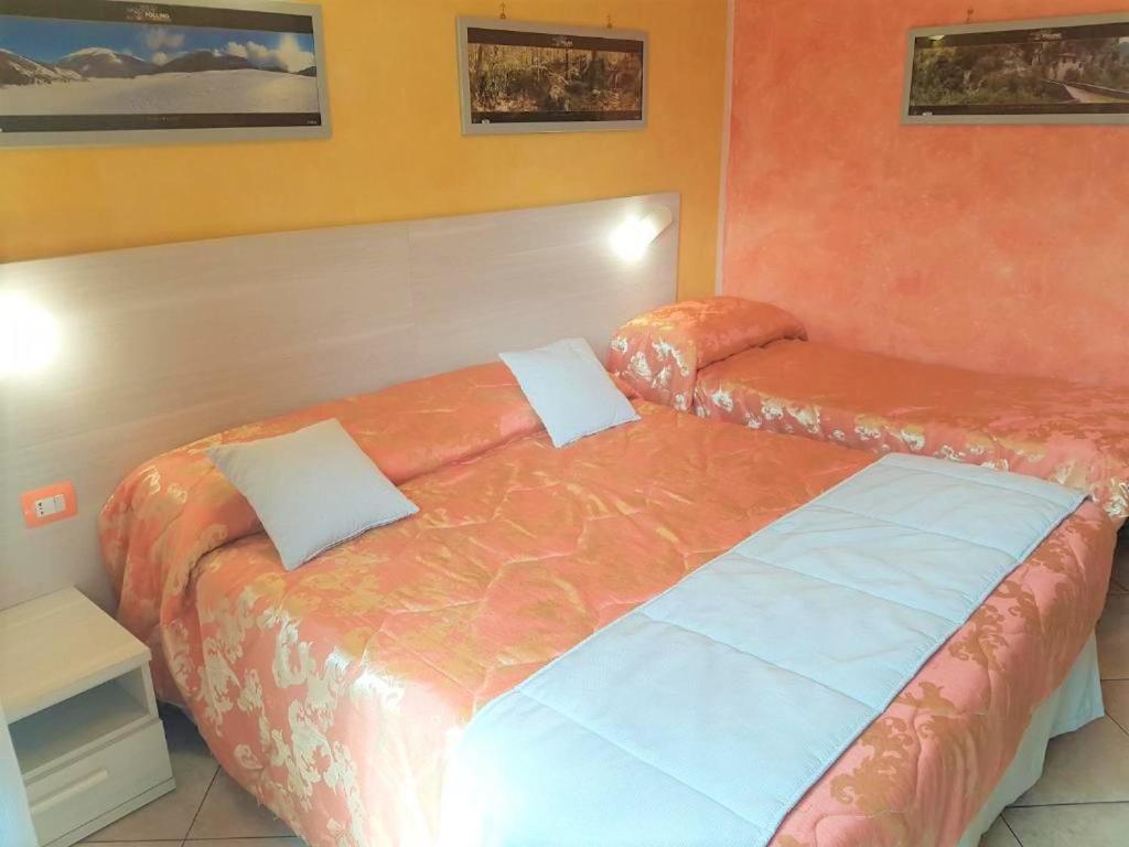 Il Laghetto Bed & Breakfast Кастровилари Екстериор снимка