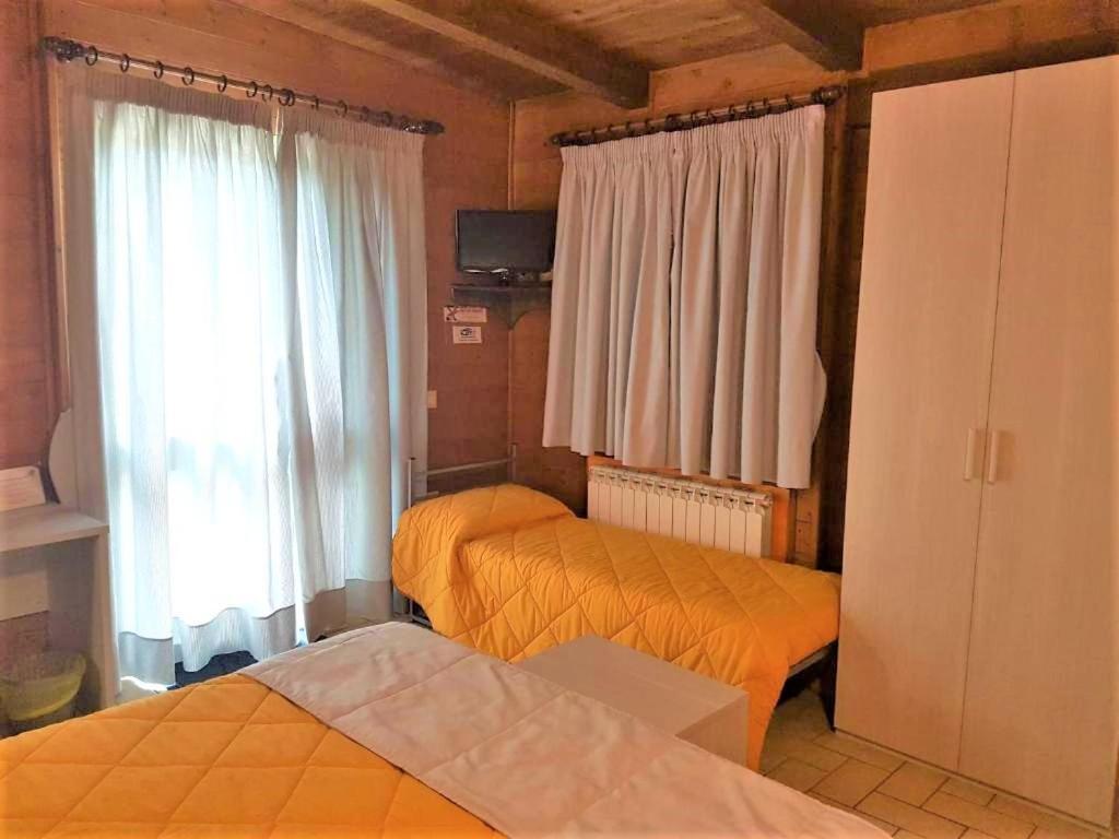 Il Laghetto Bed & Breakfast Кастровилари Екстериор снимка