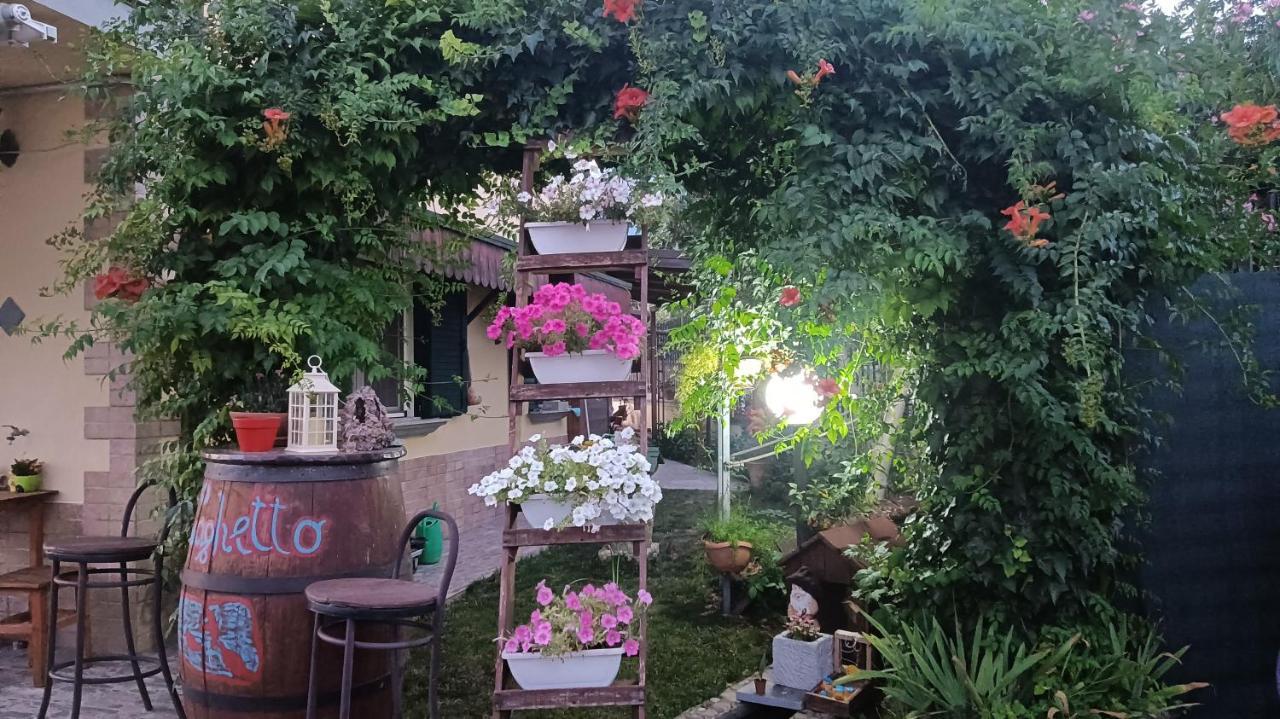 Il Laghetto Bed & Breakfast Кастровилари Екстериор снимка