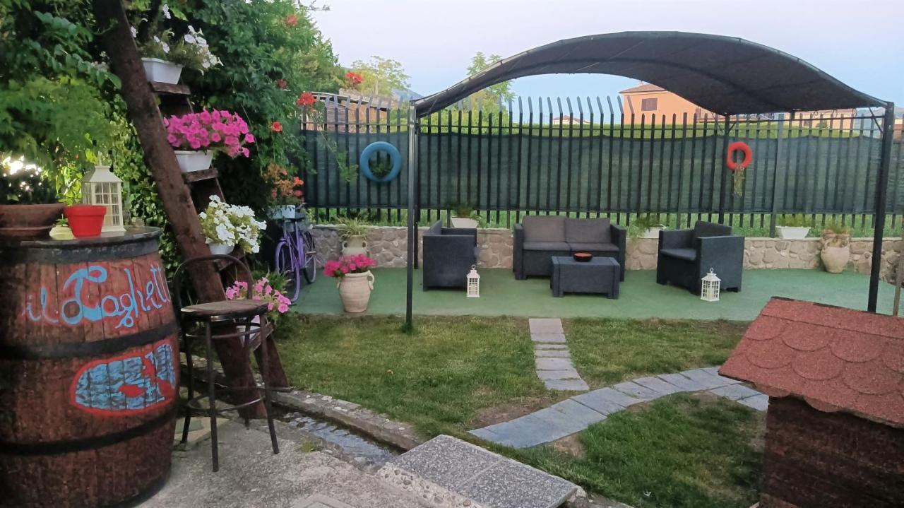 Il Laghetto Bed & Breakfast Кастровилари Екстериор снимка