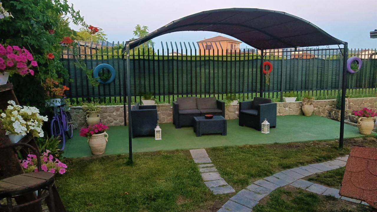 Il Laghetto Bed & Breakfast Кастровилари Екстериор снимка