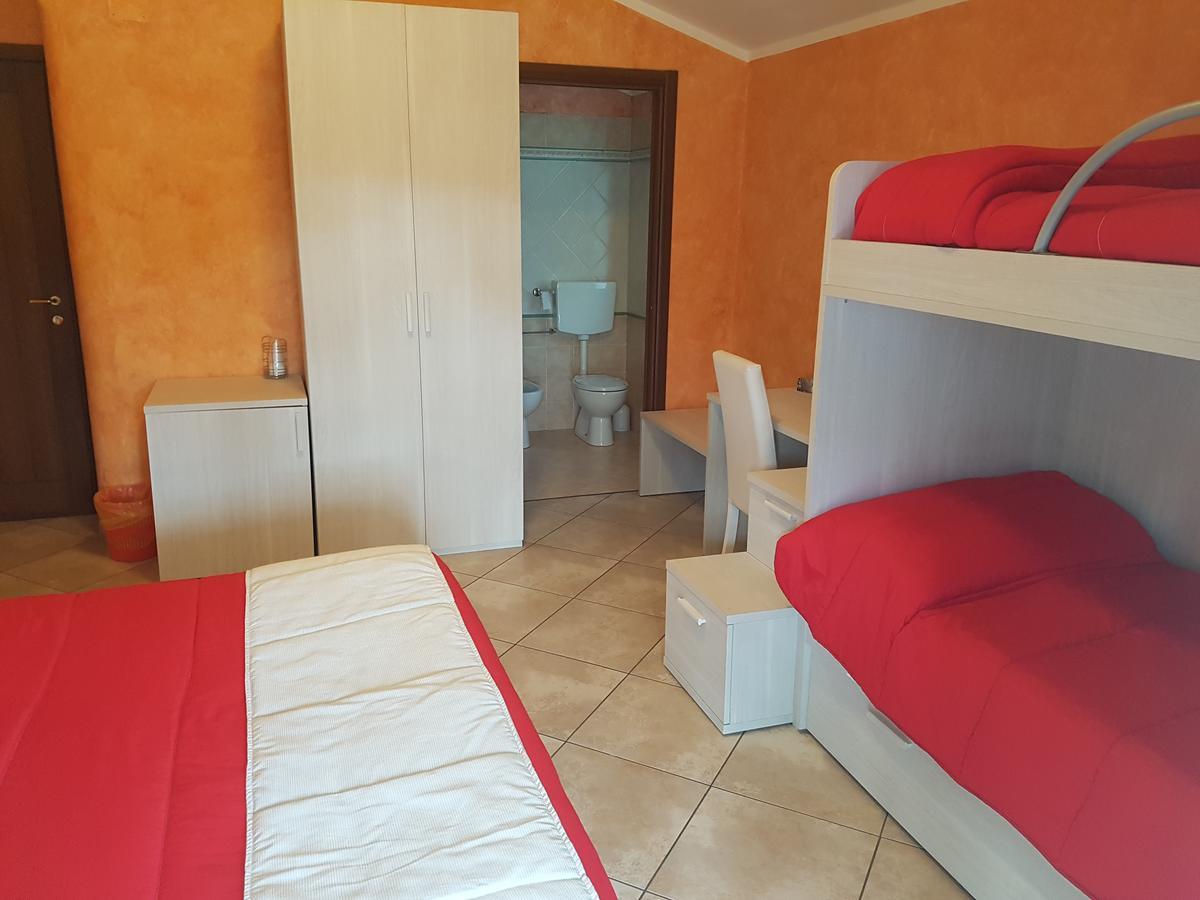 Il Laghetto Bed & Breakfast Кастровилари Екстериор снимка