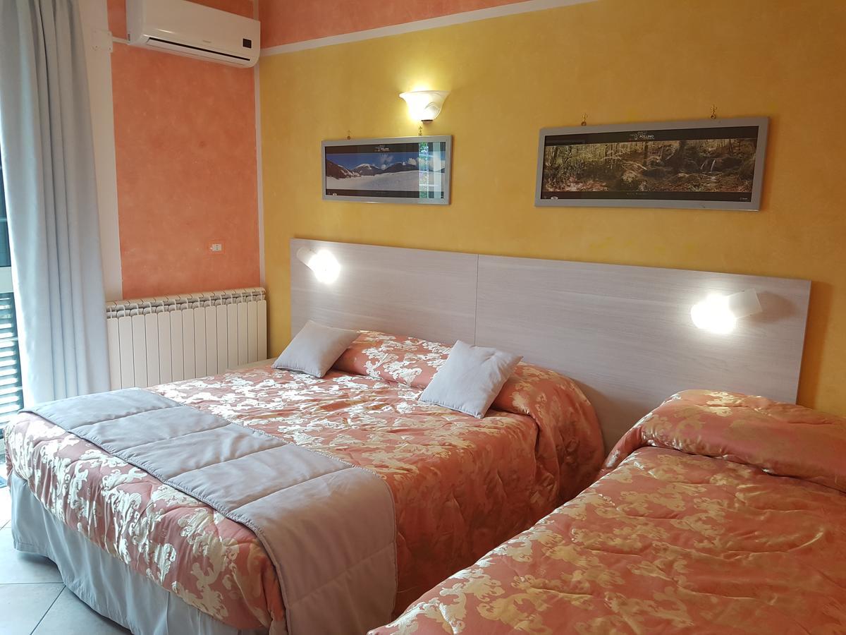 Il Laghetto Bed & Breakfast Кастровилари Екстериор снимка