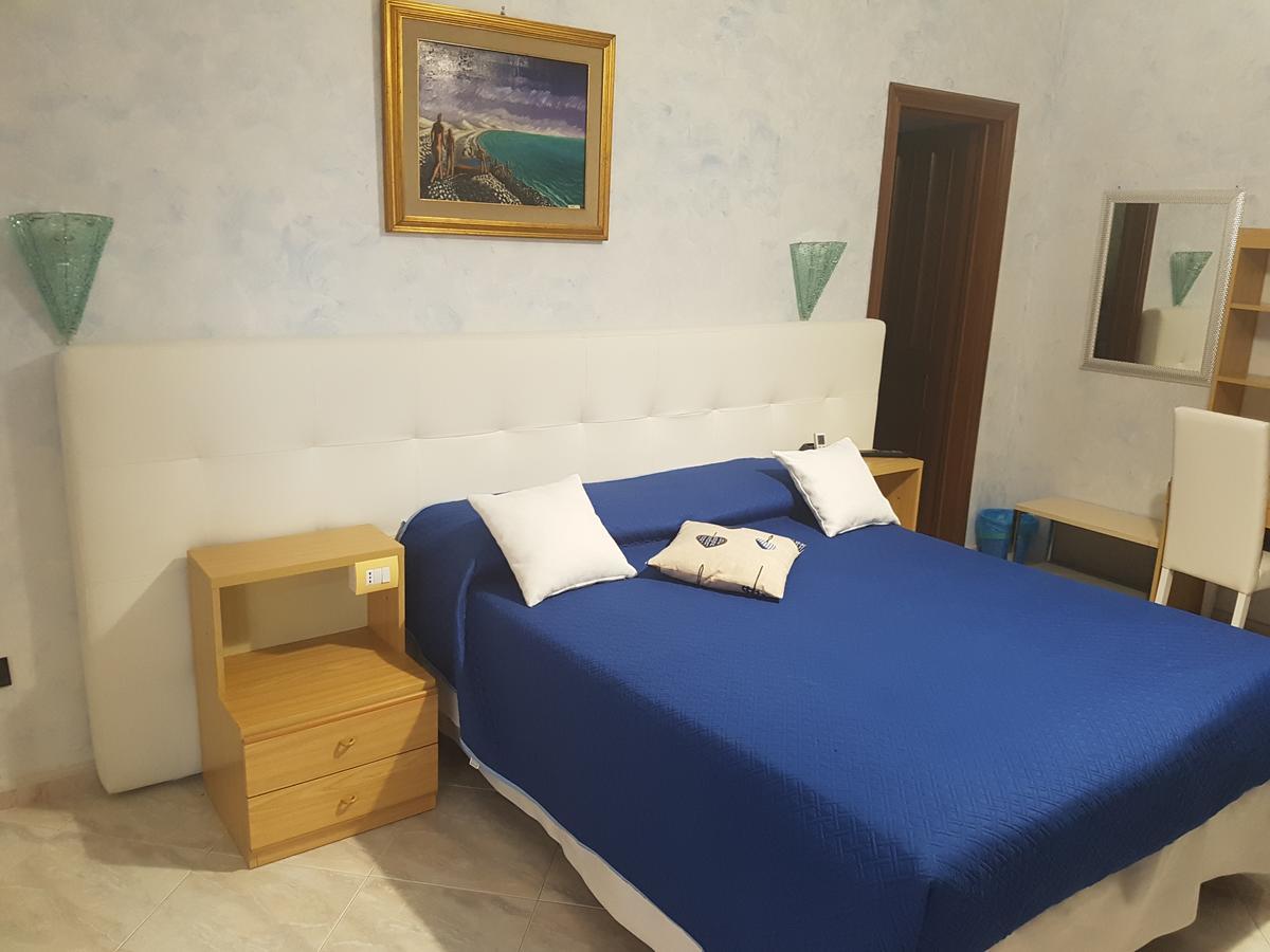 Il Laghetto Bed & Breakfast Кастровилари Екстериор снимка